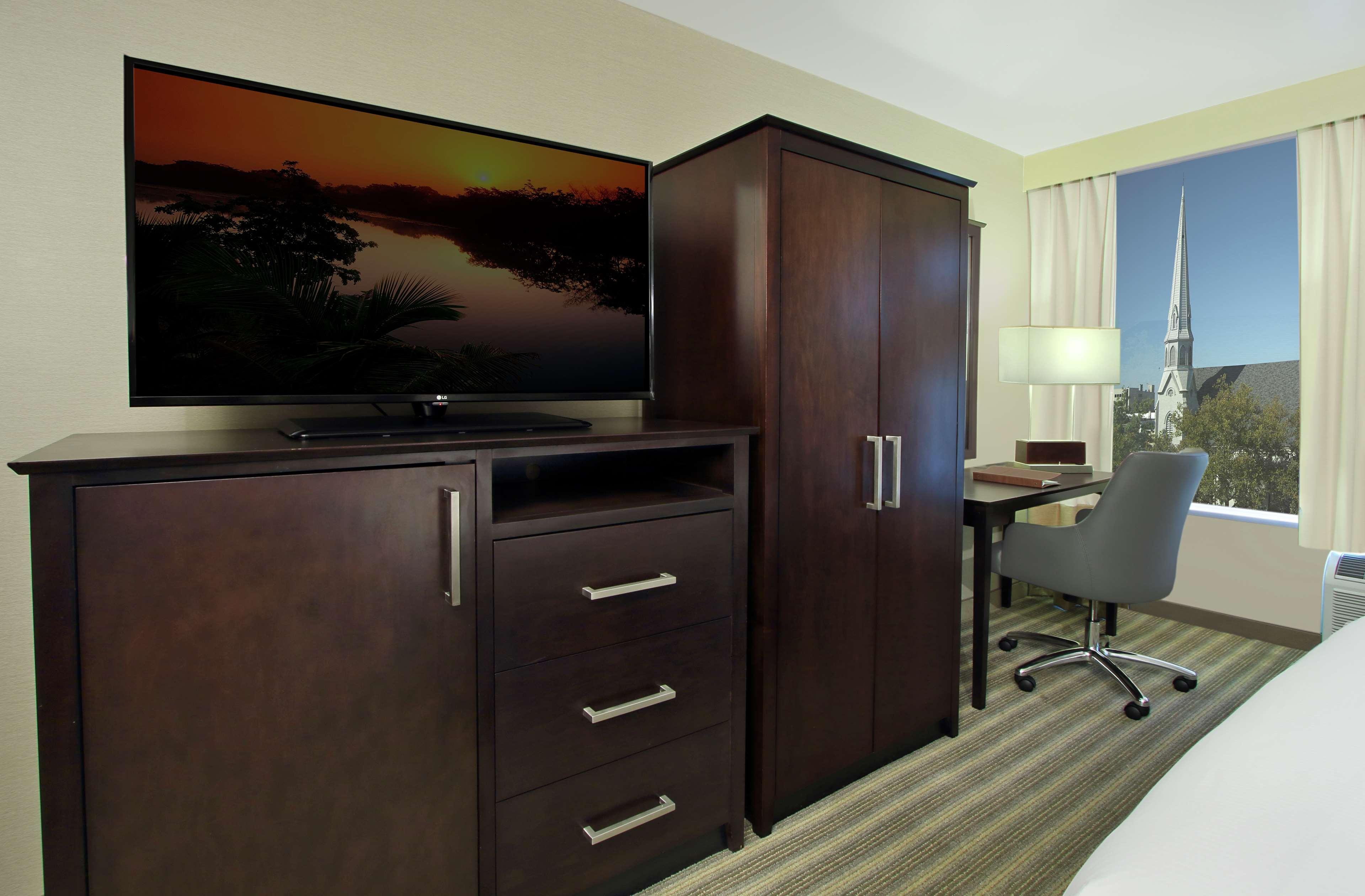 Doubletree By Hilton Hotel Newark